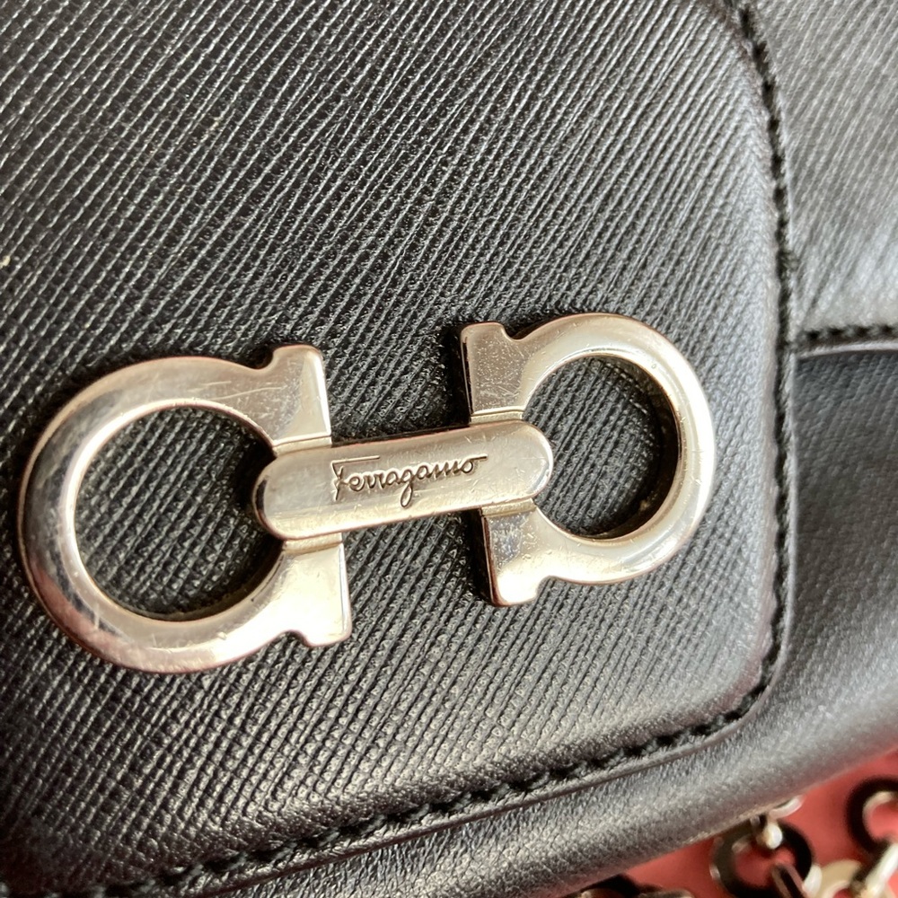 🚫SOLD🚫 FERRAGAMO
Leather Chain Link Crossbody Bag - Picture 6 of 12